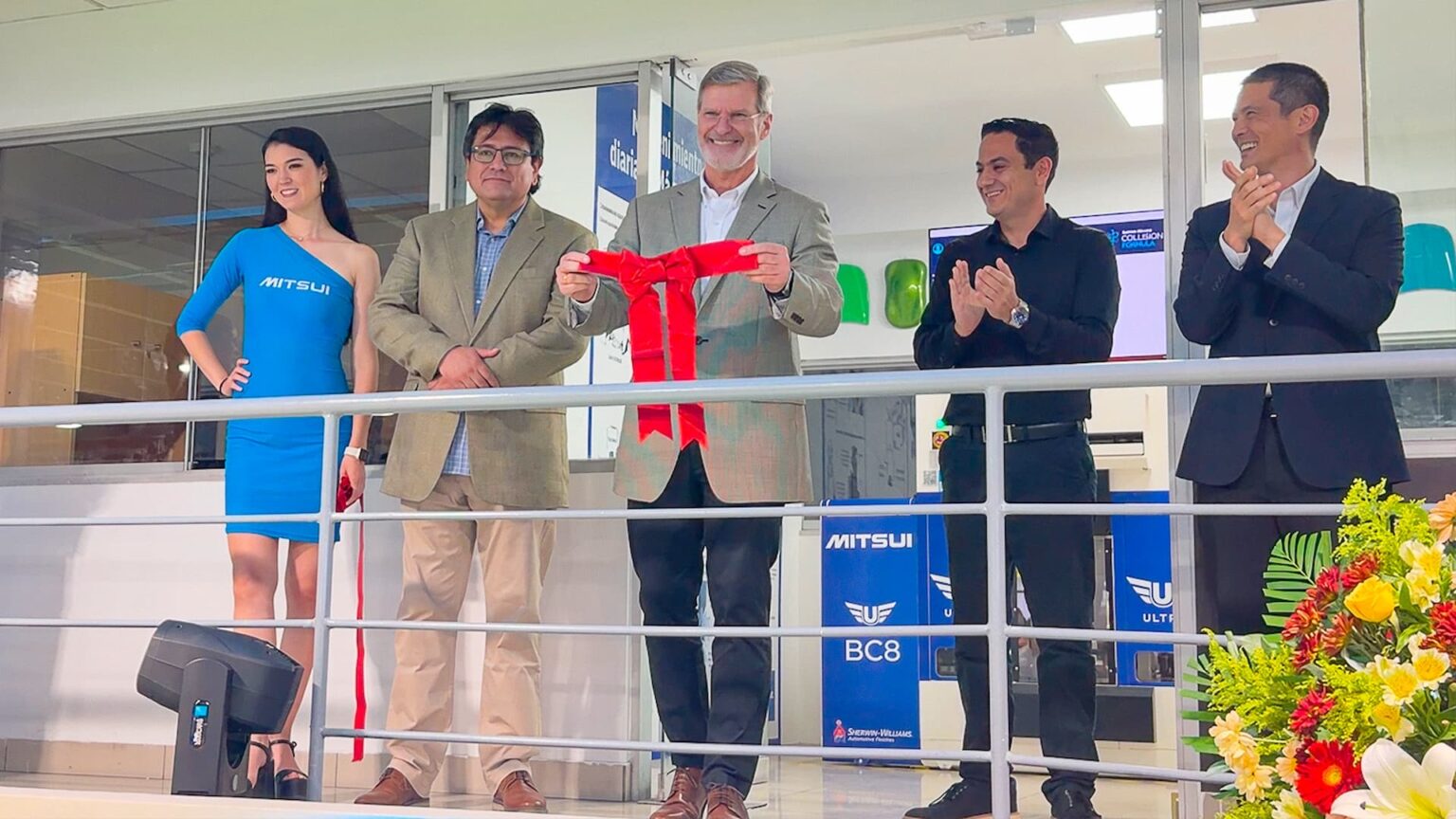 Mitsui estrena laboratorio de color automatizado para autos Toyota Mitsui estrena laboratorio de color automatizado para autos Toyota