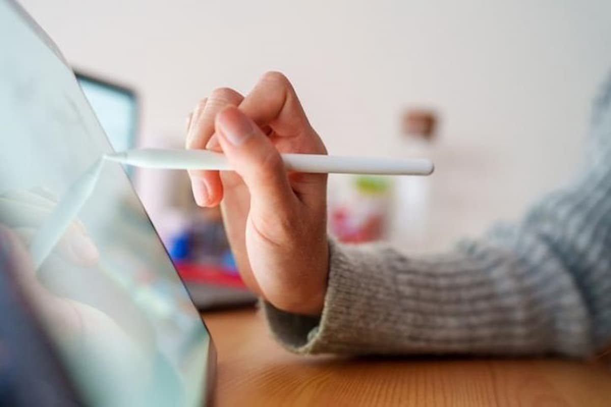 Tablets con lápiz para escribir, dibujar y trabajar (1)