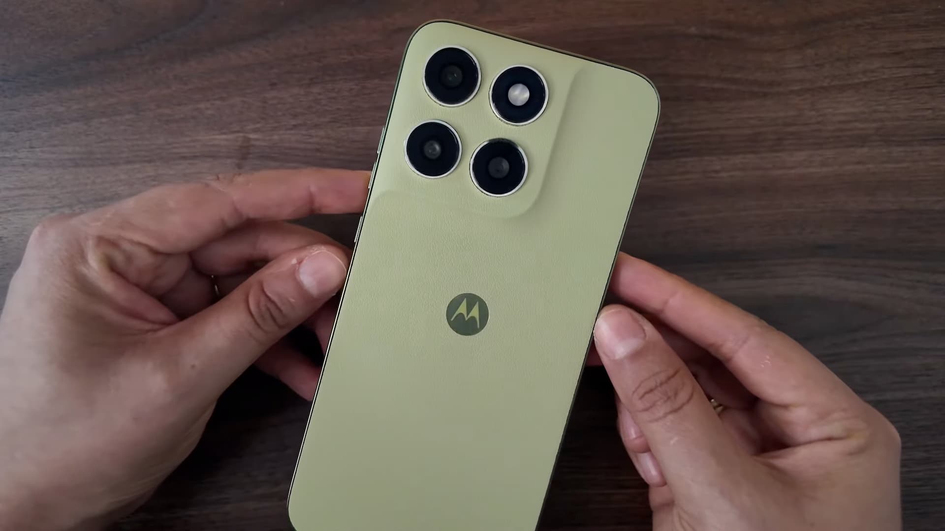 Motorola Moto G67 diseño